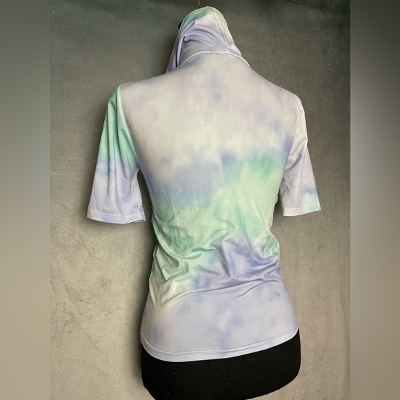 Tie dye short sleeve turtle neck shirt size small - Picture 6 of 6